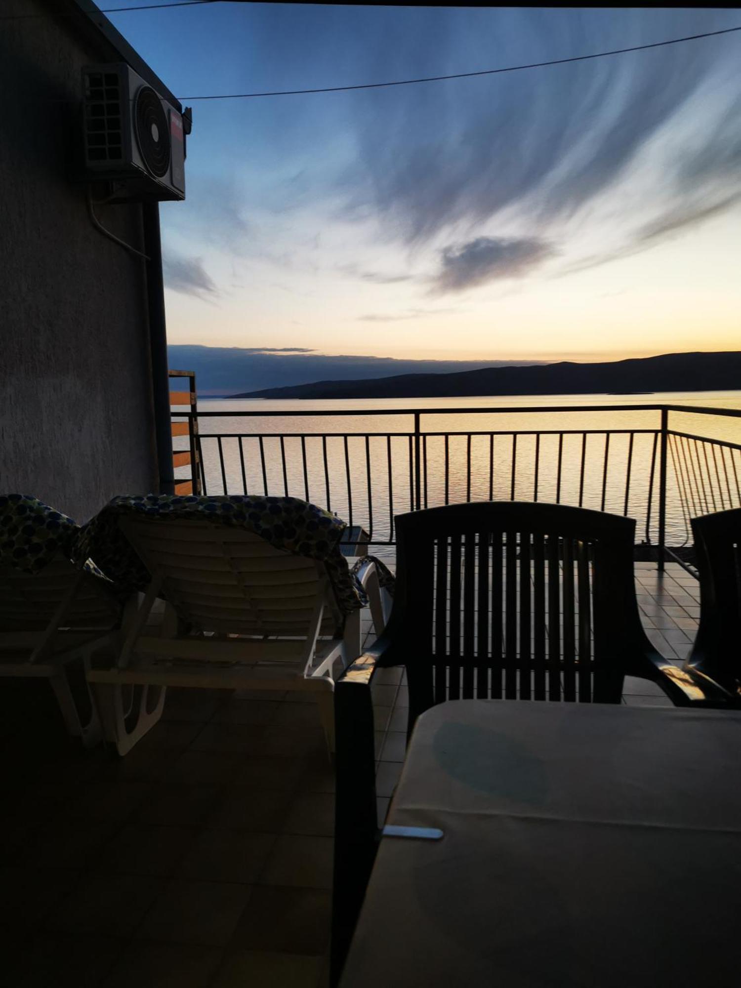 Apartment Ana Сень Екстер'єр фото